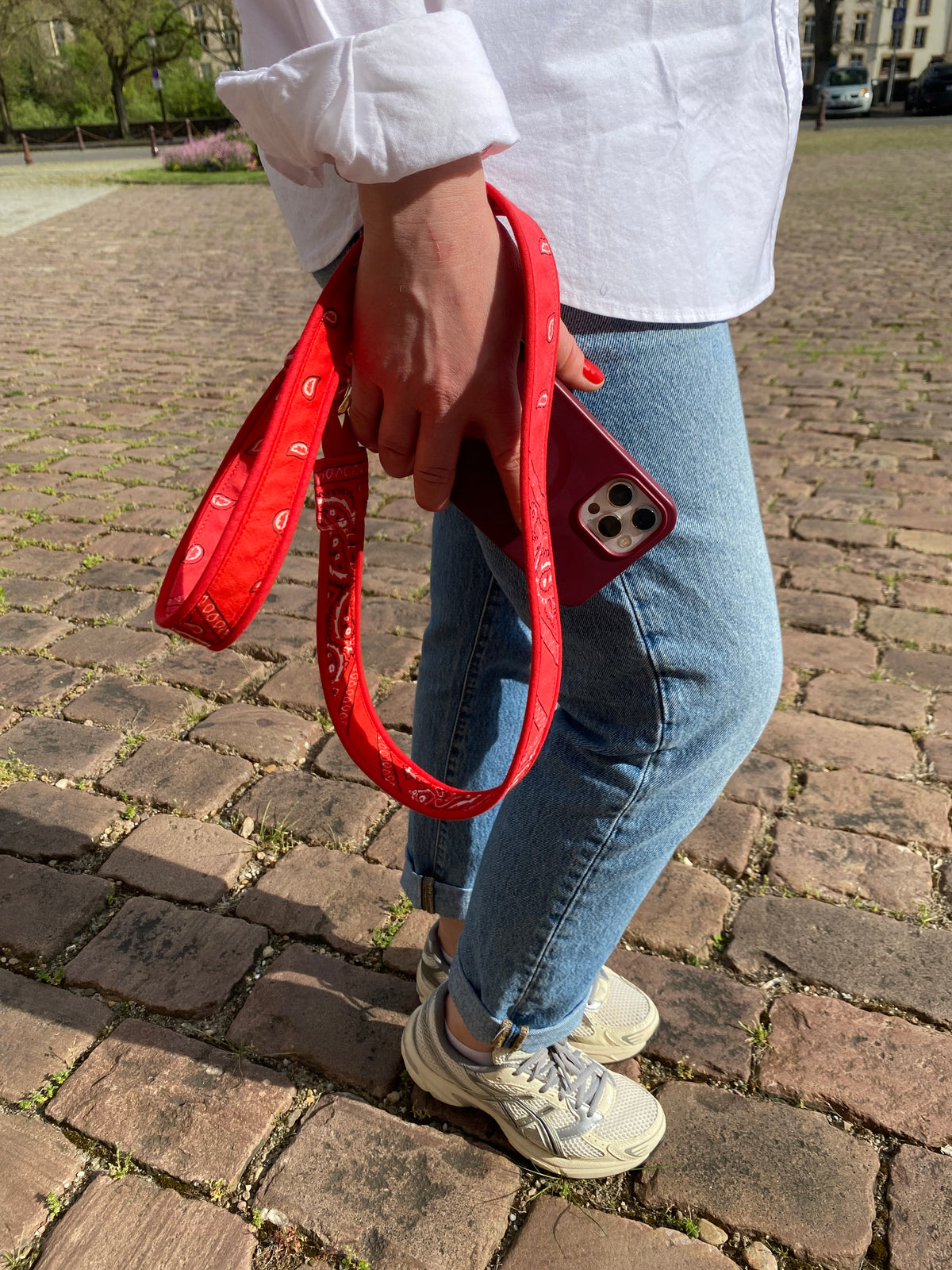 anse-cordon-pour-telephone-bandana-rouge-et-rose-reversible-et-personnalisable-riva