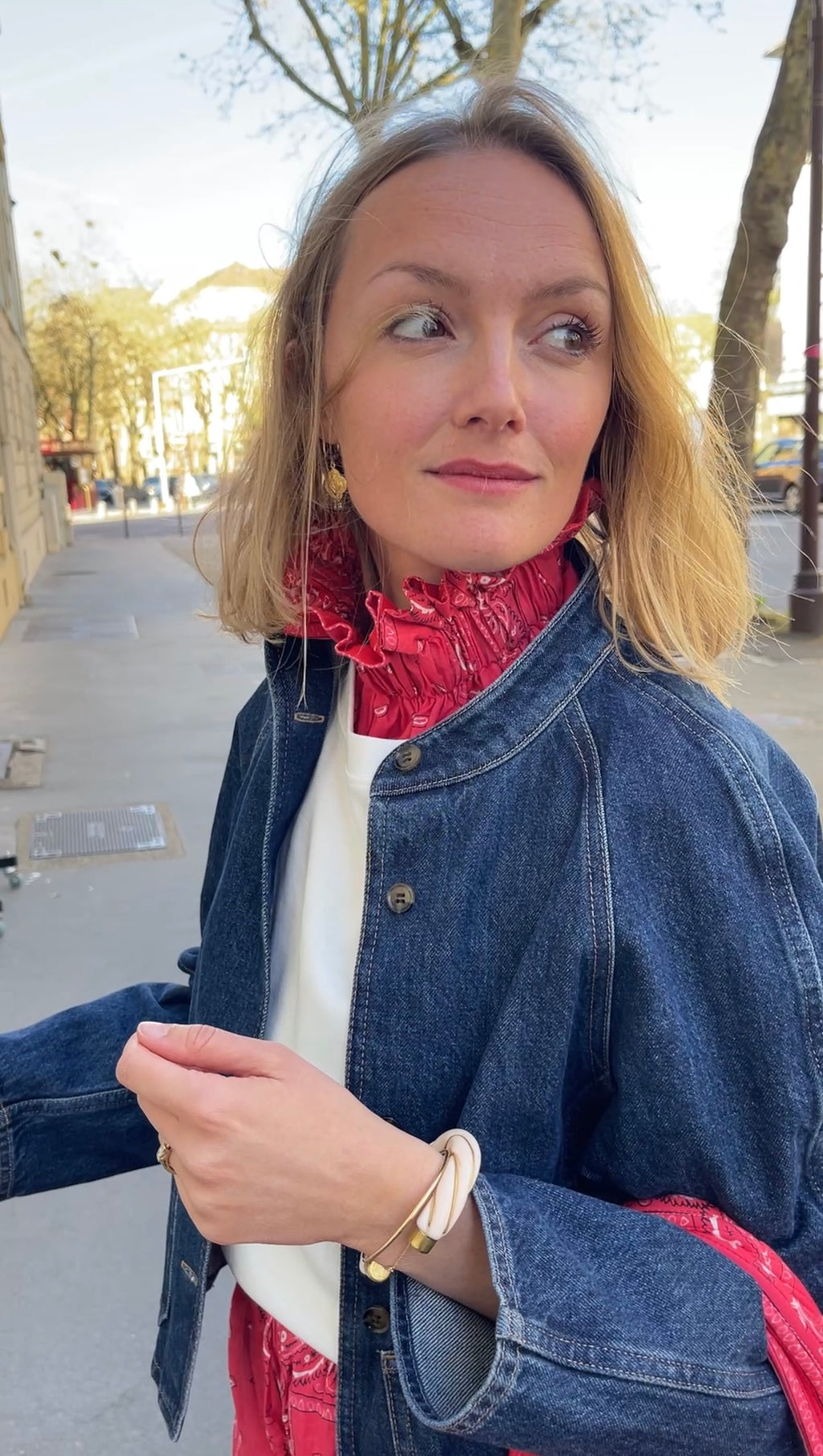 col-amovible-personnalisable-et-reversible-nira-bandana-rose-et-bandana-rouge-coton-block-print-confection-francaise