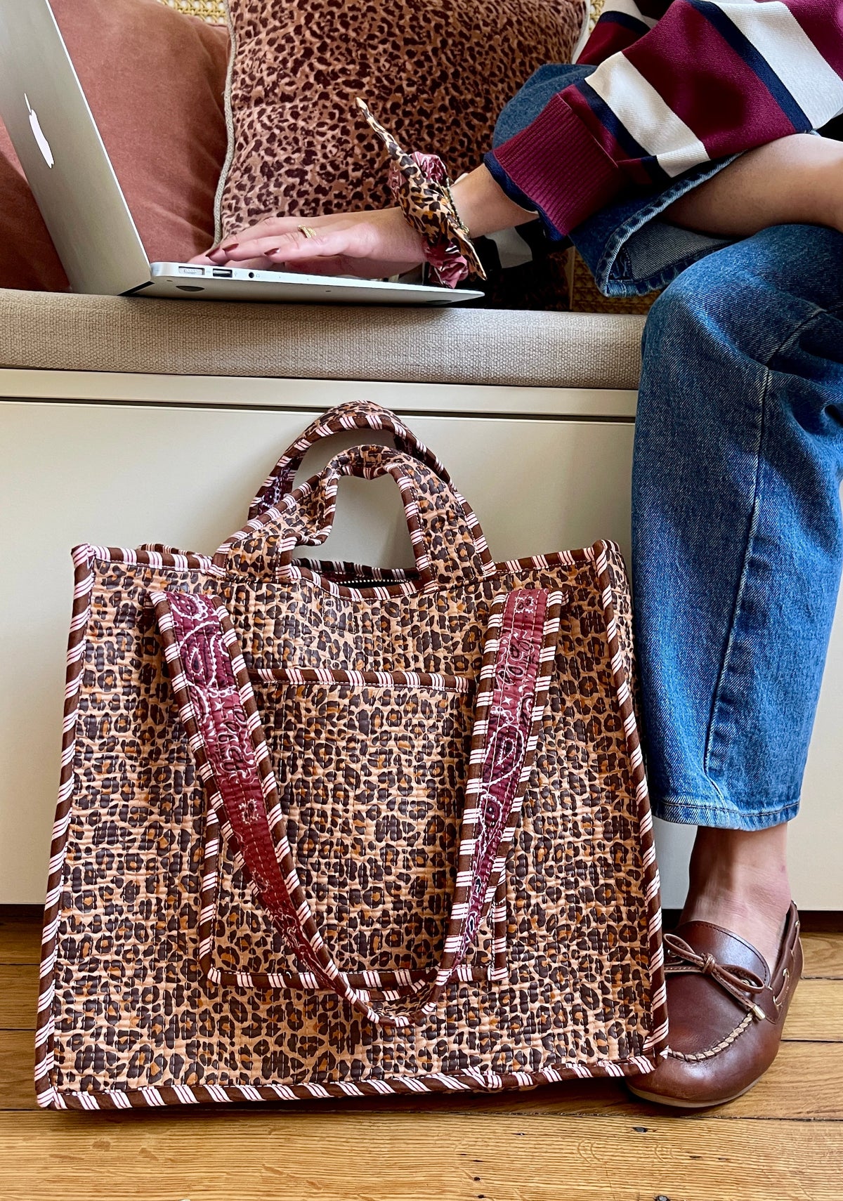 Tote bag Indi matelassé et réversible léopard et patchwork bandana bordeaux