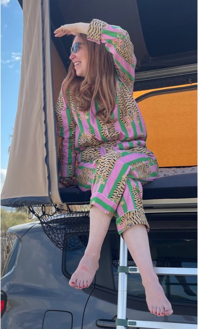 Pyjama coton femme Hari, ensemble chemise avec un pantalon, imprimé artisanal blockprint rayures vert et rose avec le tigre du bengale, confection en Inde et à la demande