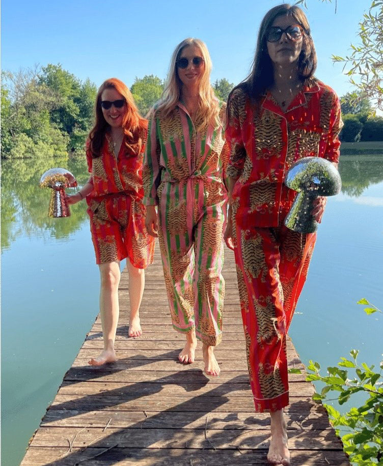 Pyjama coton femme Hari, ensemble chemise avec un pantalon, imprimé artisanal blockprint rayures vert et rose ou orange et rose fuschia avec le tigre du bengale, confection en Inde et à la demande