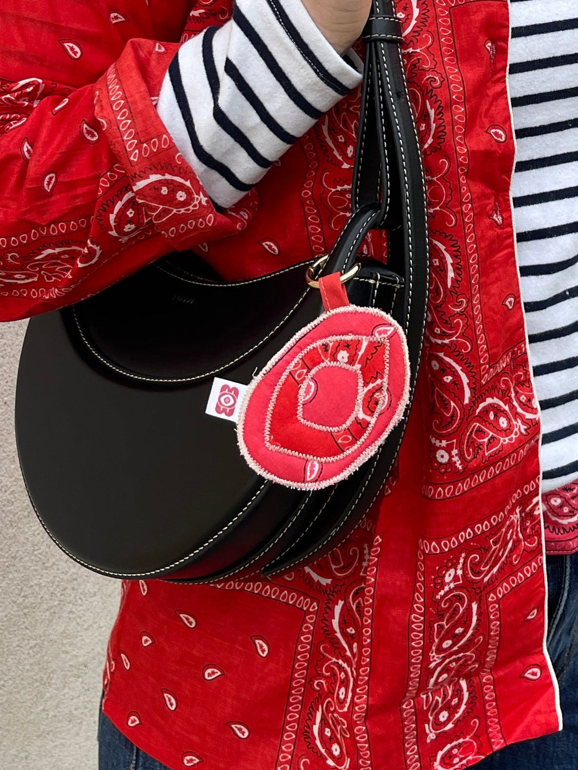 grigri-porte-cle-bandana-rouge-et-bandana-rose-personnalisable-omi-confection-francaise-block-print-indien