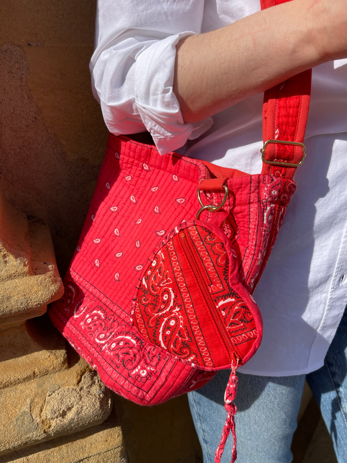 grigri-porte-cle-personnalisable-bandana-rouge-et-bandana-rose-kama-collection-bandana-bloom-coton-block-print
