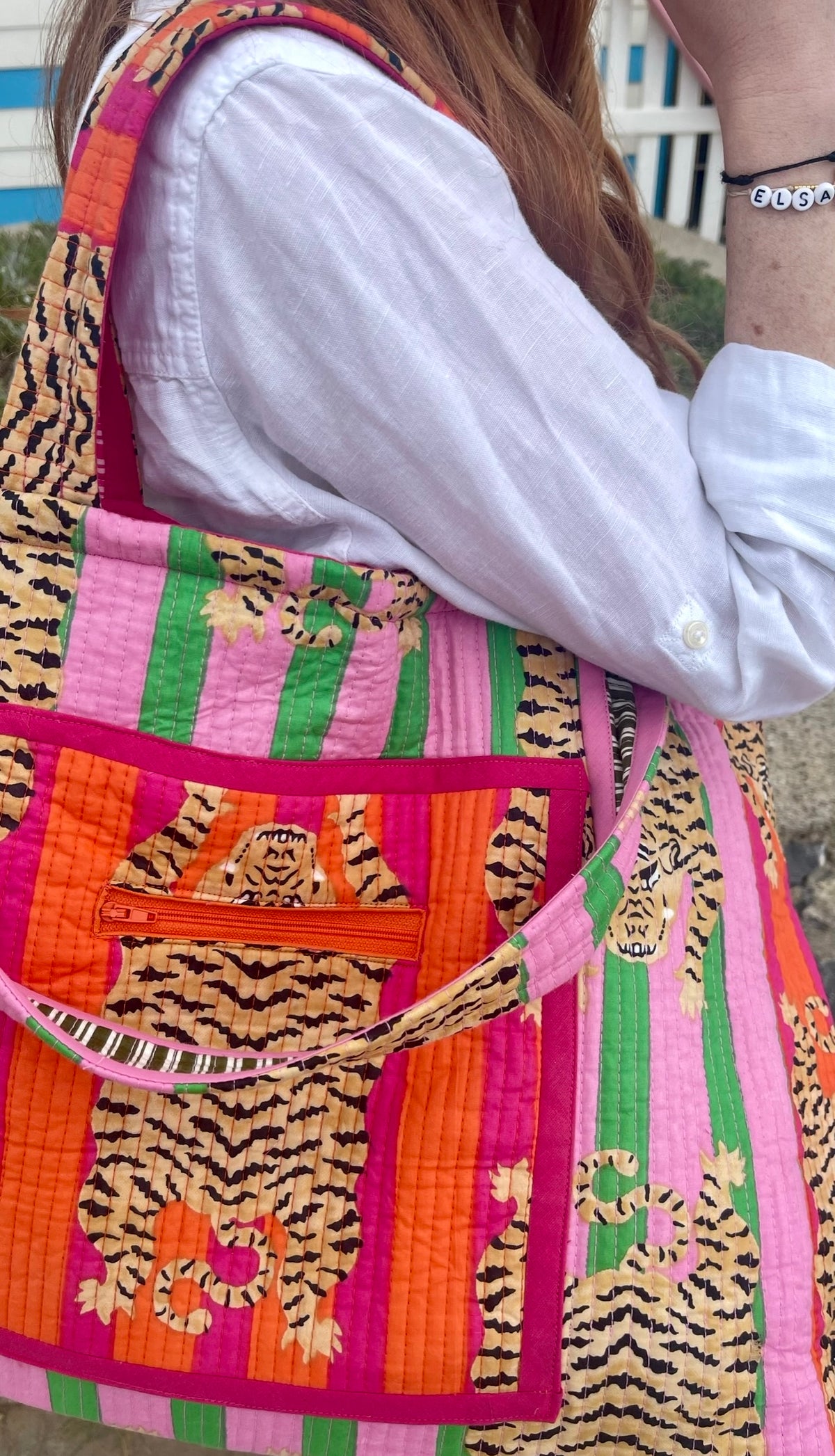 détail maxi cabas Ravi matelassé et réversible, fond déperlant, poches zippées, blockprint Inde, confection française