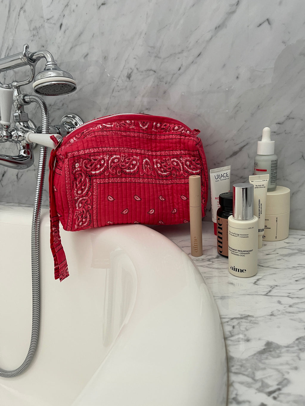 maxi-trousse-de-toilette-impermeablie-uma-imprime-bandana-rose-coton-matelasse-block-print-indien-confection-indien
