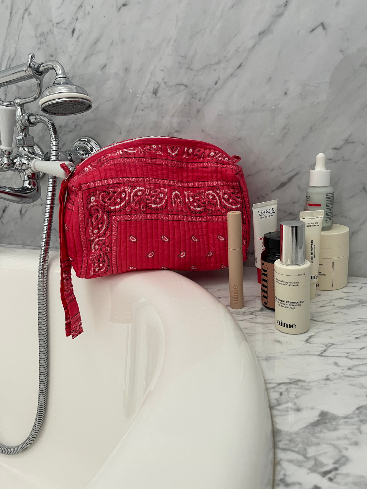 maxi-trousse-de-toilette-impermeablie-uma-imprime-bandana-rose-coton-matelasse-block-print-indien-confection-indien