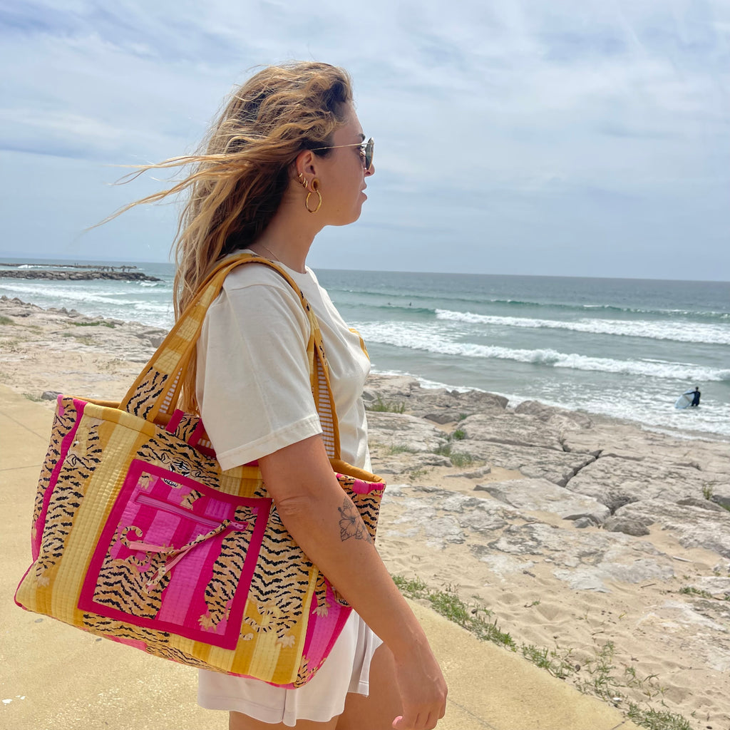 Moyen cabas matelassé et réversible Ravi, marque française Omèna fait en France à la demande, tissu fabriqué en Inde par la technique ancestrale du blockprint