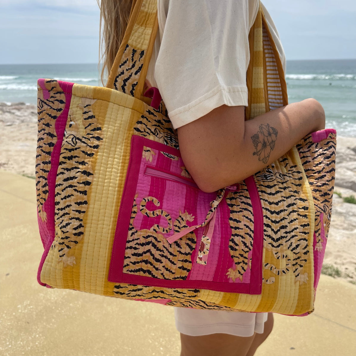 Détail anses longues et courtes, fermeture 3 boutons-pression – cabas réversible et matelassé Ravi fait en France