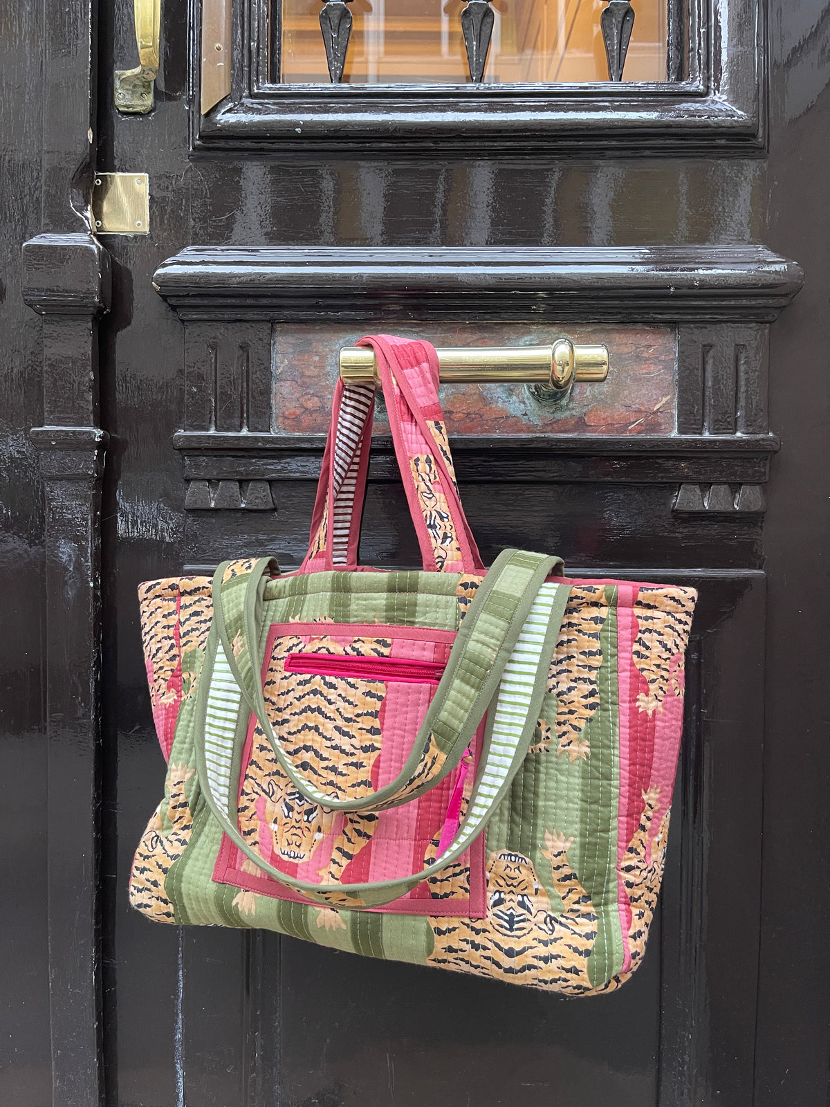 Moyen cabas Ravi, matelassé et réversible fait en France, fond déperlant, poches zippées