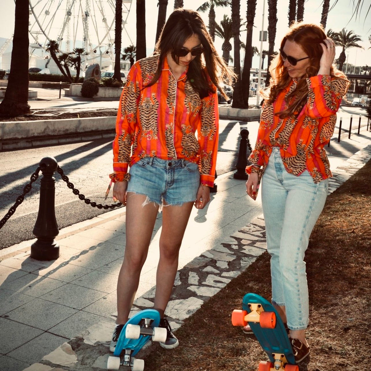 Pyjama coton femme Hari, ensemble chemise avec un pantalon ou short, imprimé artisanal blockprint rayures orange et rose fuschia avec le tigre du bengale, confection en Inde et à la demande