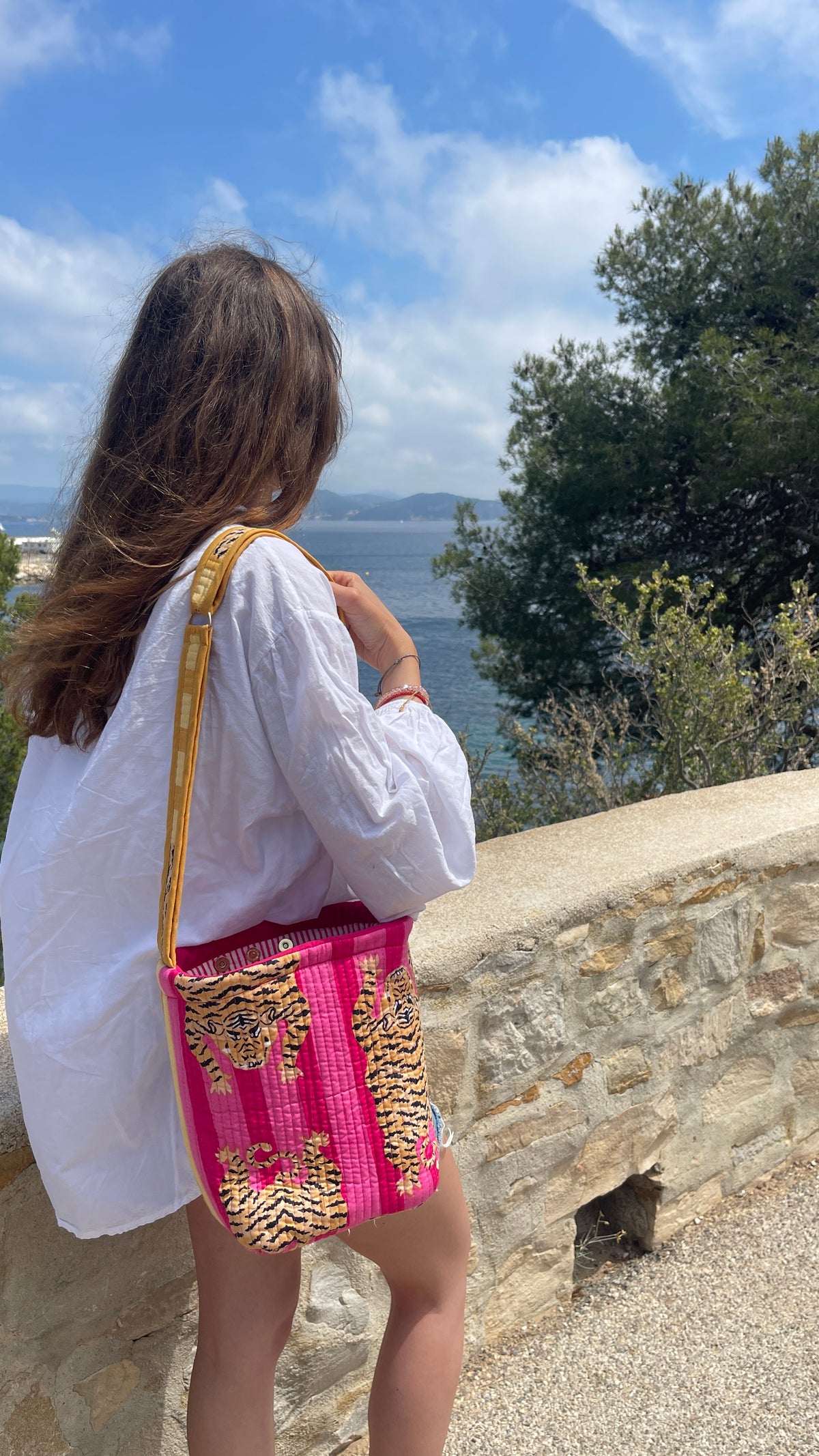 Sac bourse Avi en coton matelassé et réversible, anse réglable épaule ou crossbody, 4 poches, mousqueton clés, fond déperlant, boutons pressions, confection française à la demande