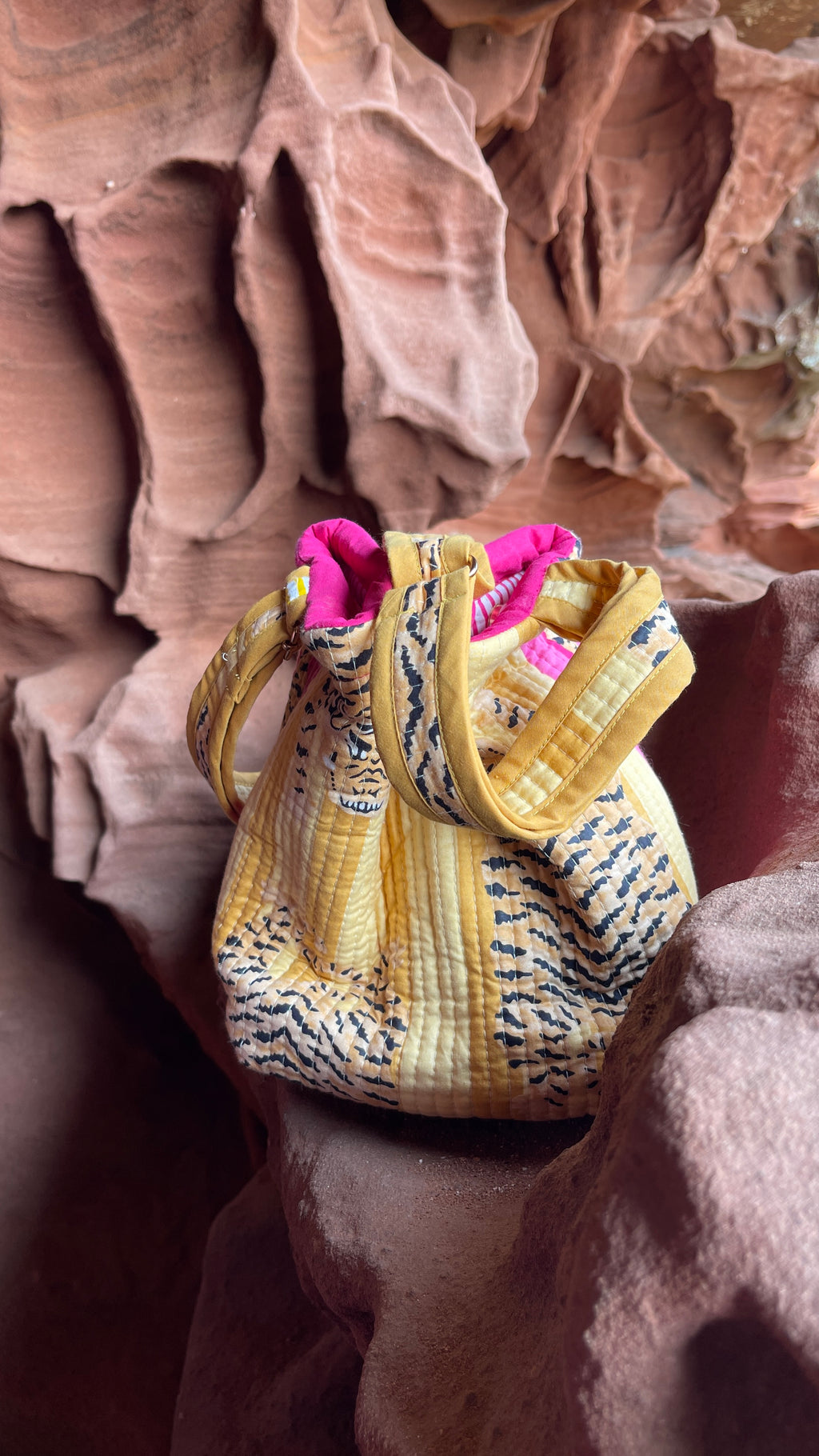 Sac bourse Avi réversible, coton matelassé, face tigre du Bengale couleur jaune et jaune doré, confection française à la demande