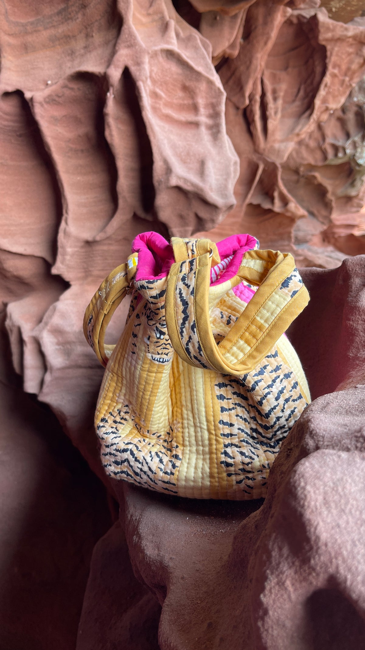 Sac bourse Avi réversible, coton matelassé, face tigre du Bengale couleur jaune et jaune doré, confection française à la demande