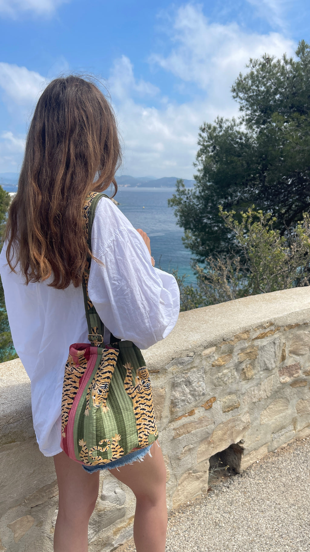 Sac bourse Avi réversible, coton matelassé, face tigre du Bengale et rayures vert et vert, confection française à la demande