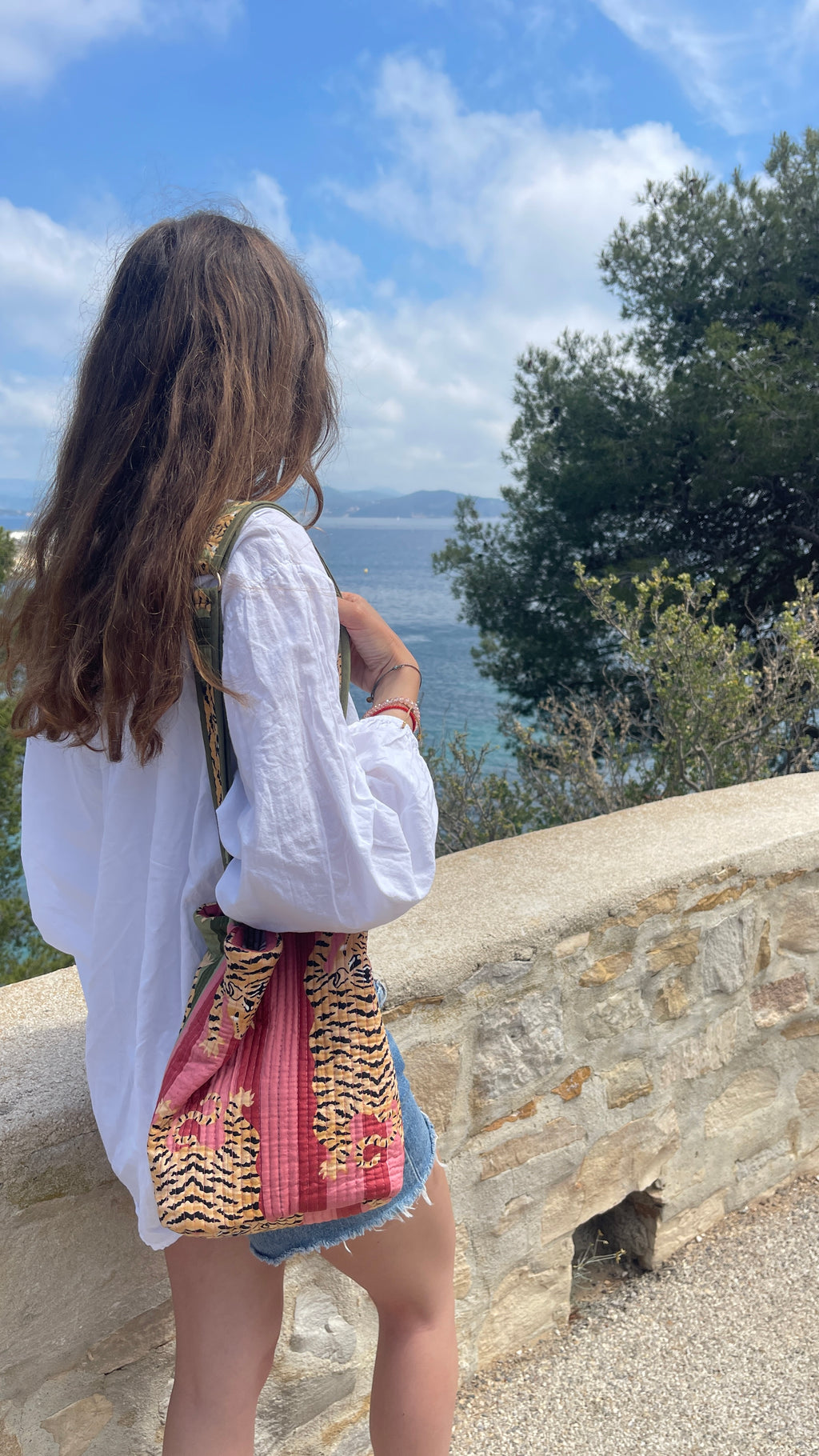 Sac bourse Avi réversible, coton matelassé, face tigre du Bengale et rayures rose et bordeaux, confection française à la demande