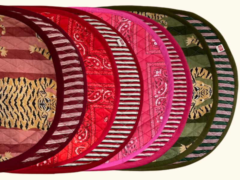 sets de table réversible imprimé tigre rayures roses et bordeaux, imprimé tigre rayures vertes et kaki, imprimé bandana rouge, imprimé bandana rose block print indien