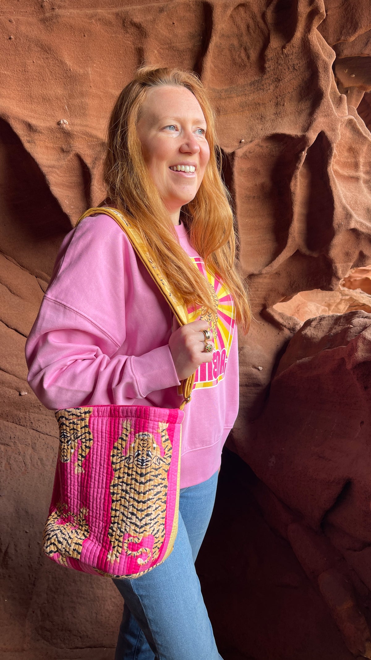 Sac bourse Avi réversible, coton matelassé, face tigre du Bengale couleurs rose et rose fuschia, confection française