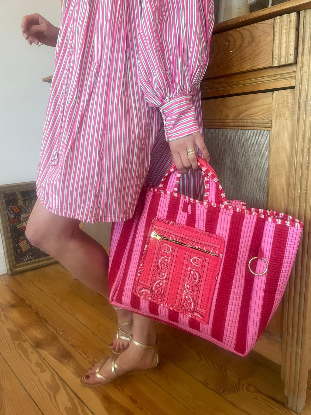 tote-bag-reversible-interieur-larges-rayures-rouge-et-rose-exterieur-bandana-rouge-et-bandana-rose-indi-collection-bandana-bloom-coton-matelasse-block-print-indien