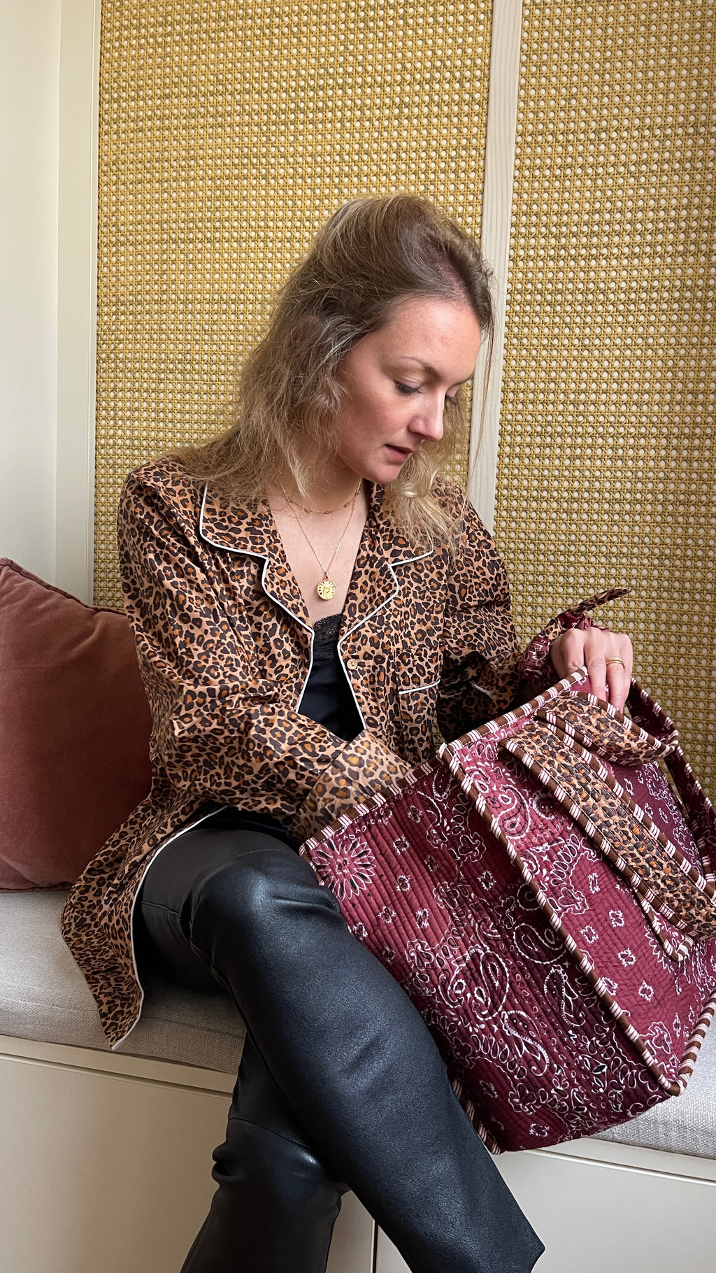 Tote bag Indi matelassé et réversible léopard et patchwork bandana bordeaux