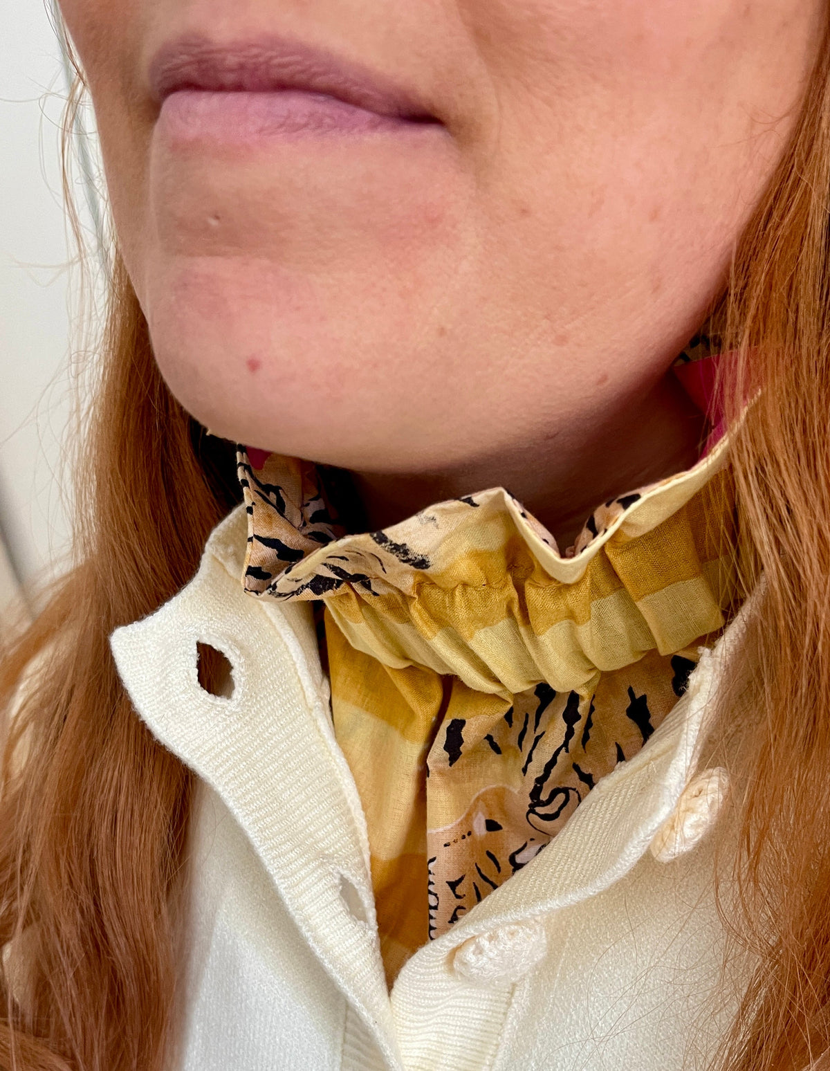 Col amovible réversible Omèna, tigre du Bengale, volants, coton, confection française