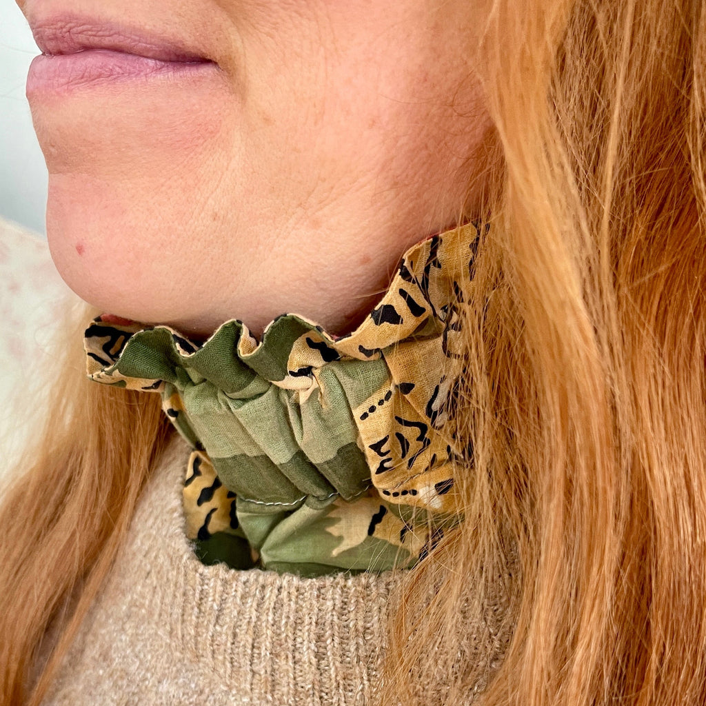 Col amovible réversible Omèna, tigre du Bengale, volants, coton, confection française